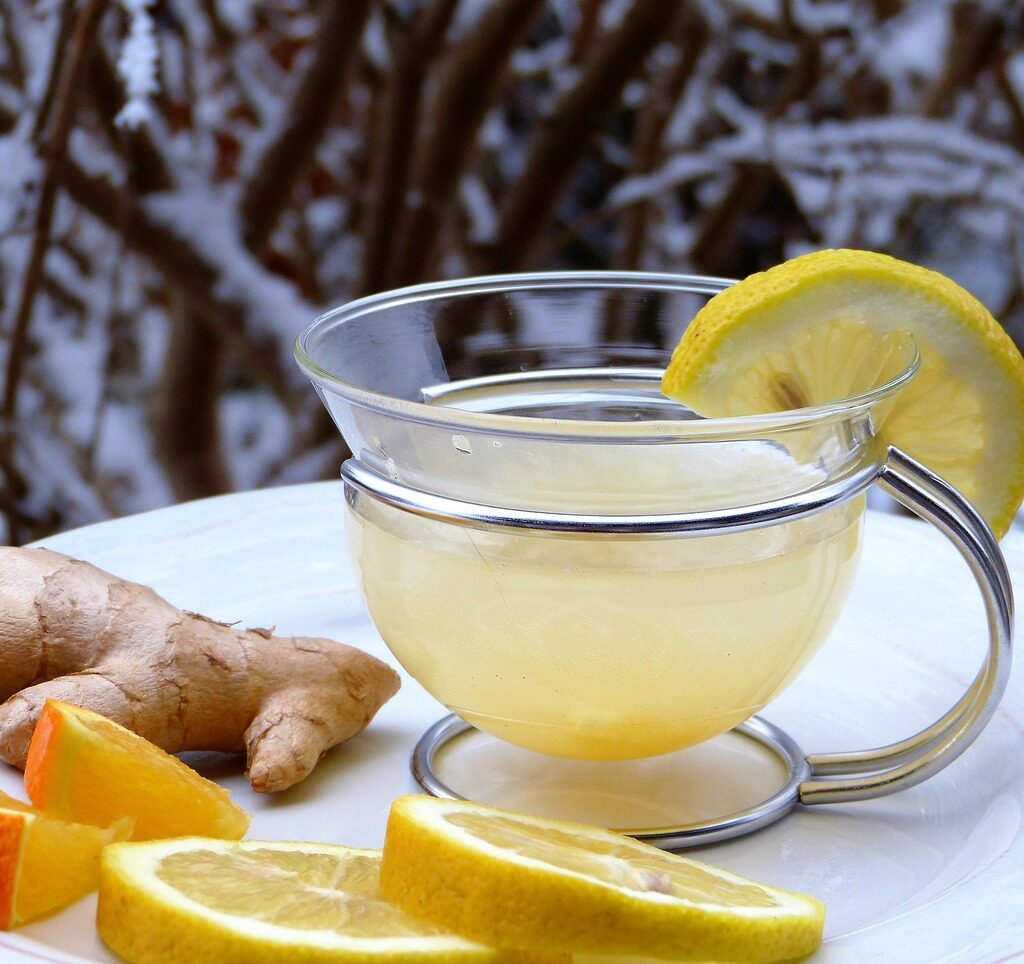 Tisana calda con limone e zenzero: rimedi naturali per l'inverno