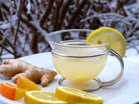 Tisana calda con limone e zenzero: rimedi naturali per l'inverno